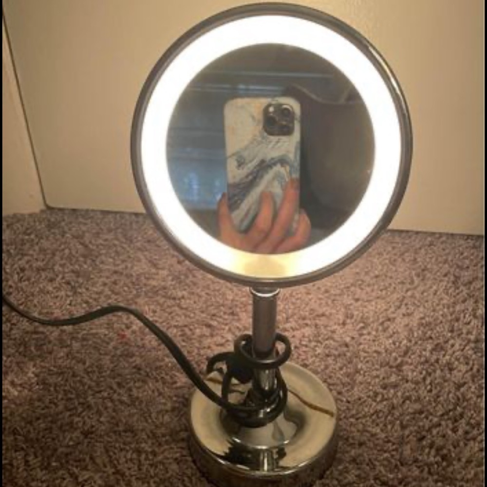 Makeup mirror